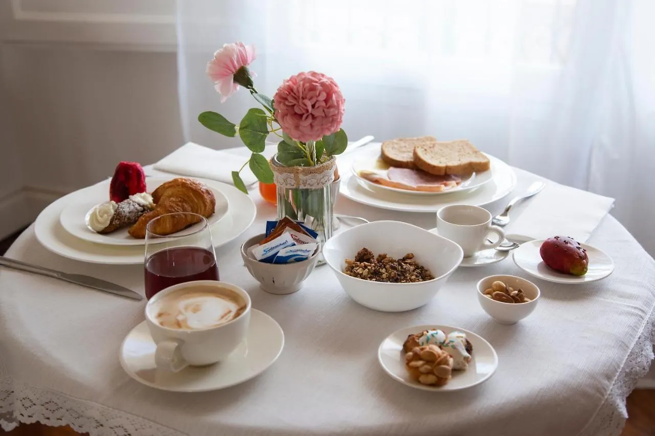 Dimora Sinibaldi Bed & Breakfast Palermo 2*,  Italy