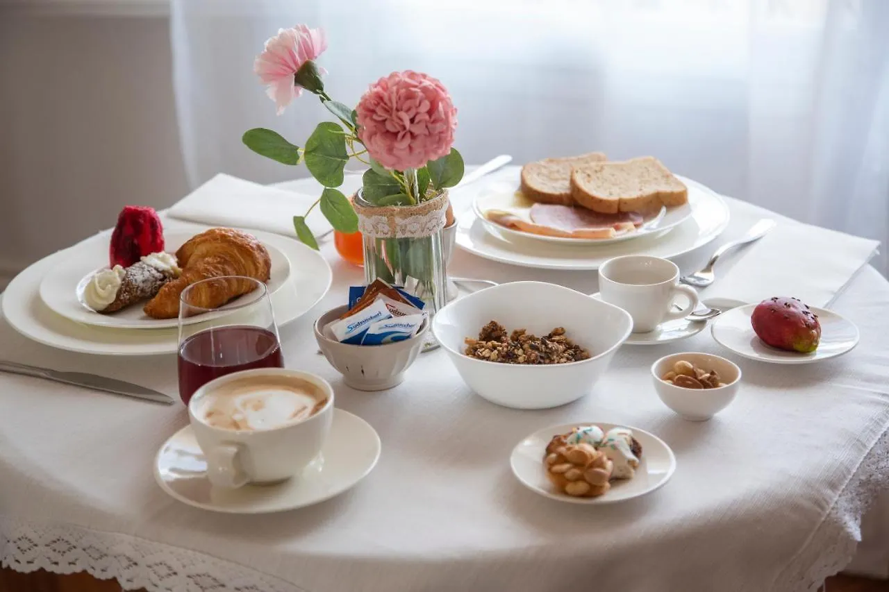 Bed and Breakfast Dimora Sinibaldi Palermo 2*,